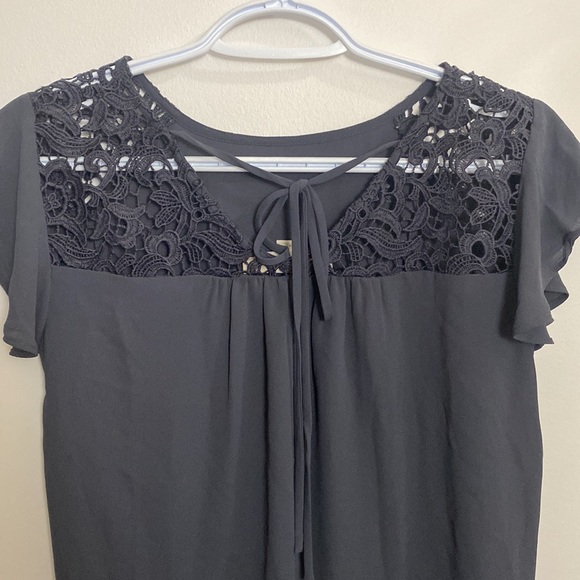 Loft petites grey blouse, XS size, W18, L22.5, 100% polyester - Picture 4 of 8